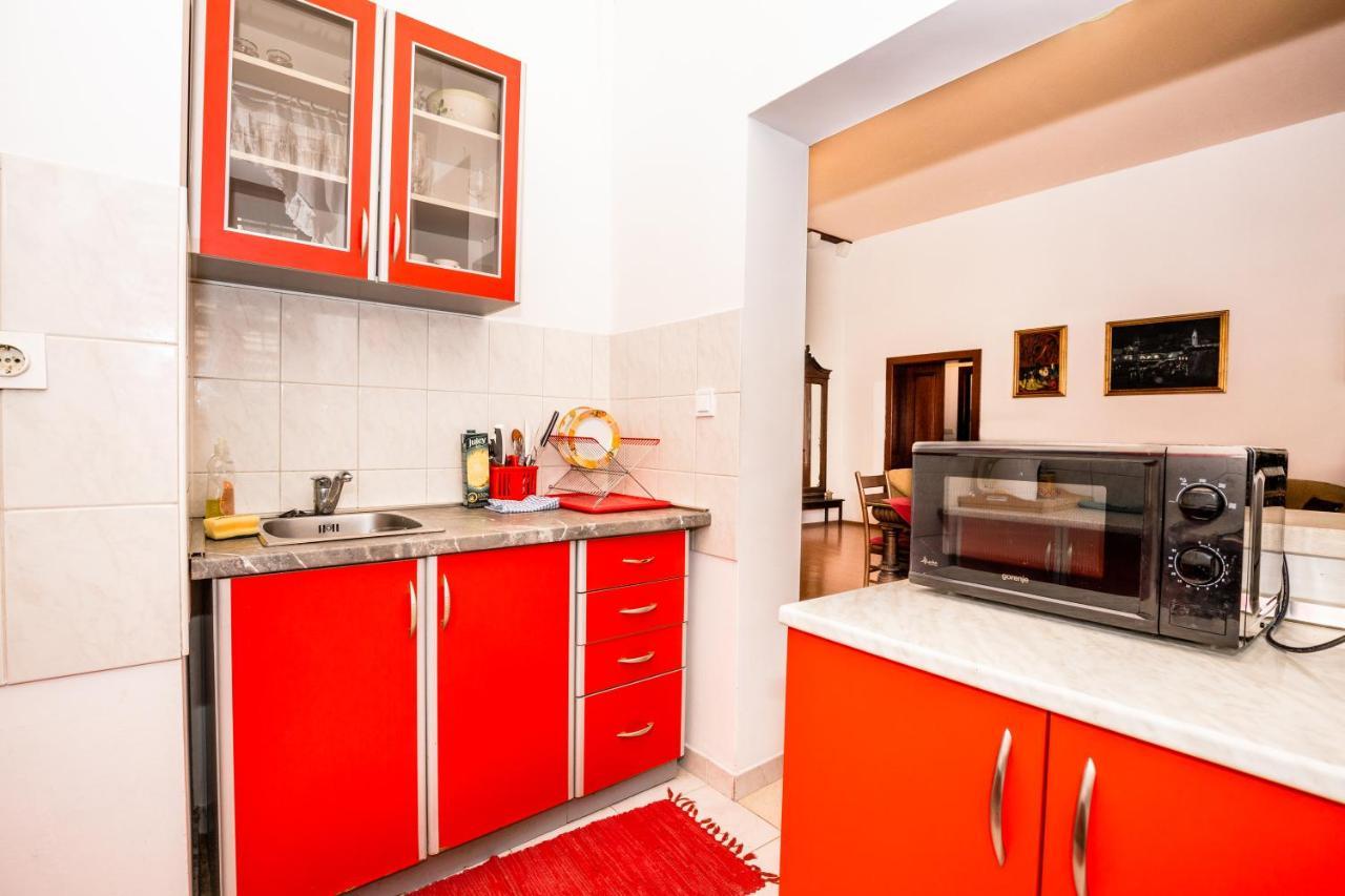 Old Center Apartment *